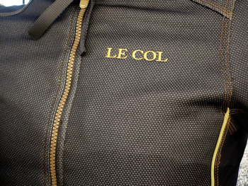 le col clothing