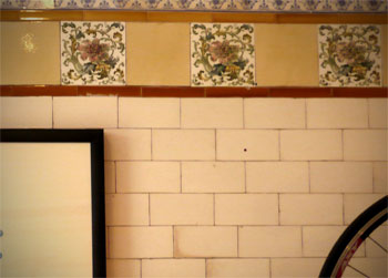 ronde tiled walls