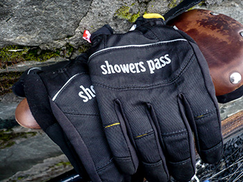 shoers pass outdry softshell gloves